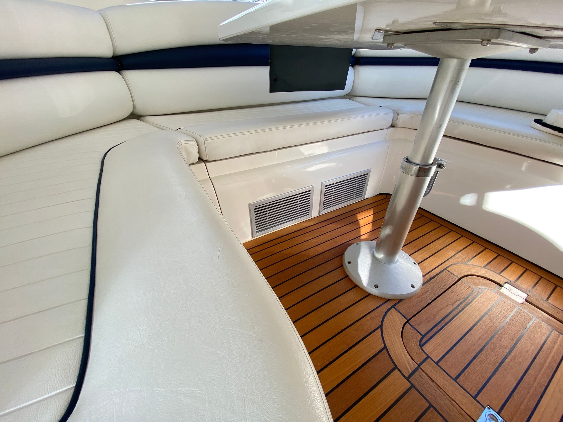 slider 15 Sunseeker Predator 58